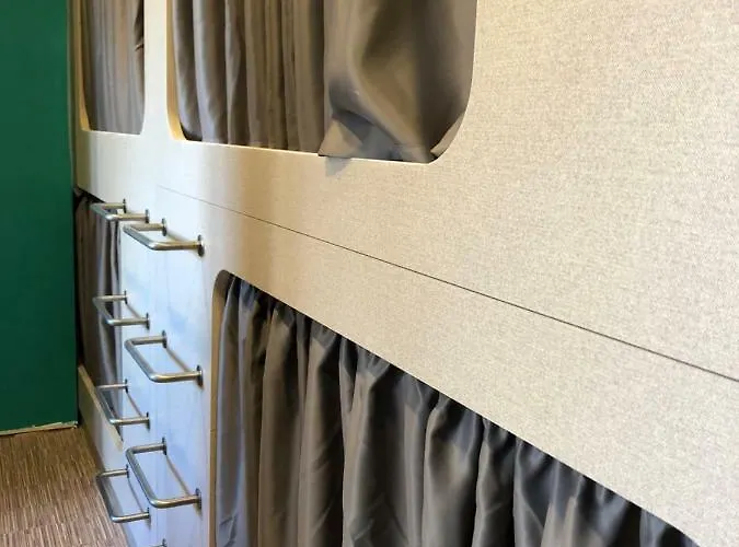 Kapslový hotel Andaina 2*